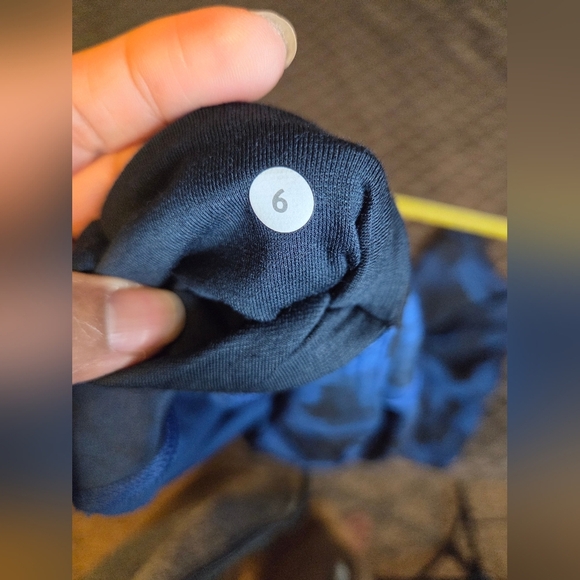 G238. Lululemon Wunder Under Pant Luxtreme in Floral Black Inkwell - Size 6 - Picture 7 of 8